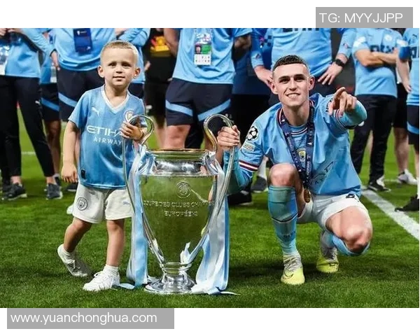 福登朋友圈壁纸曝光 引发球迷热议 全新私照展示球场外的个性生活 福登朋友圈壁纸曝光 引发球迷热议 全新私照展示球场外的个性生活